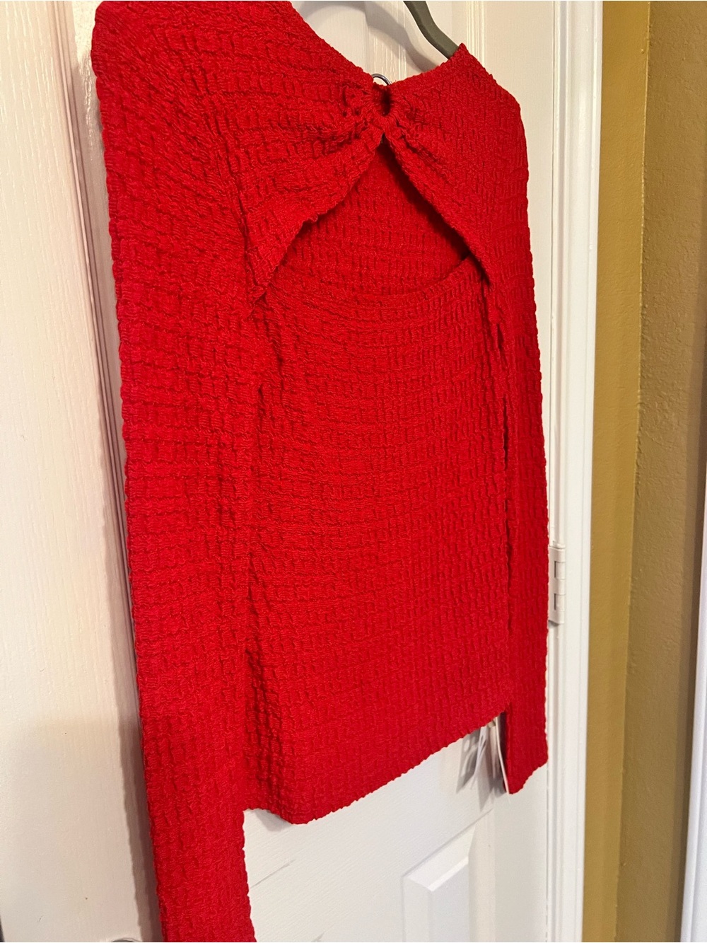 NWT Commense Red Textured Plissé Cutout Knit Top with O-Ring Detail, Size S - Picture 4 of 8
